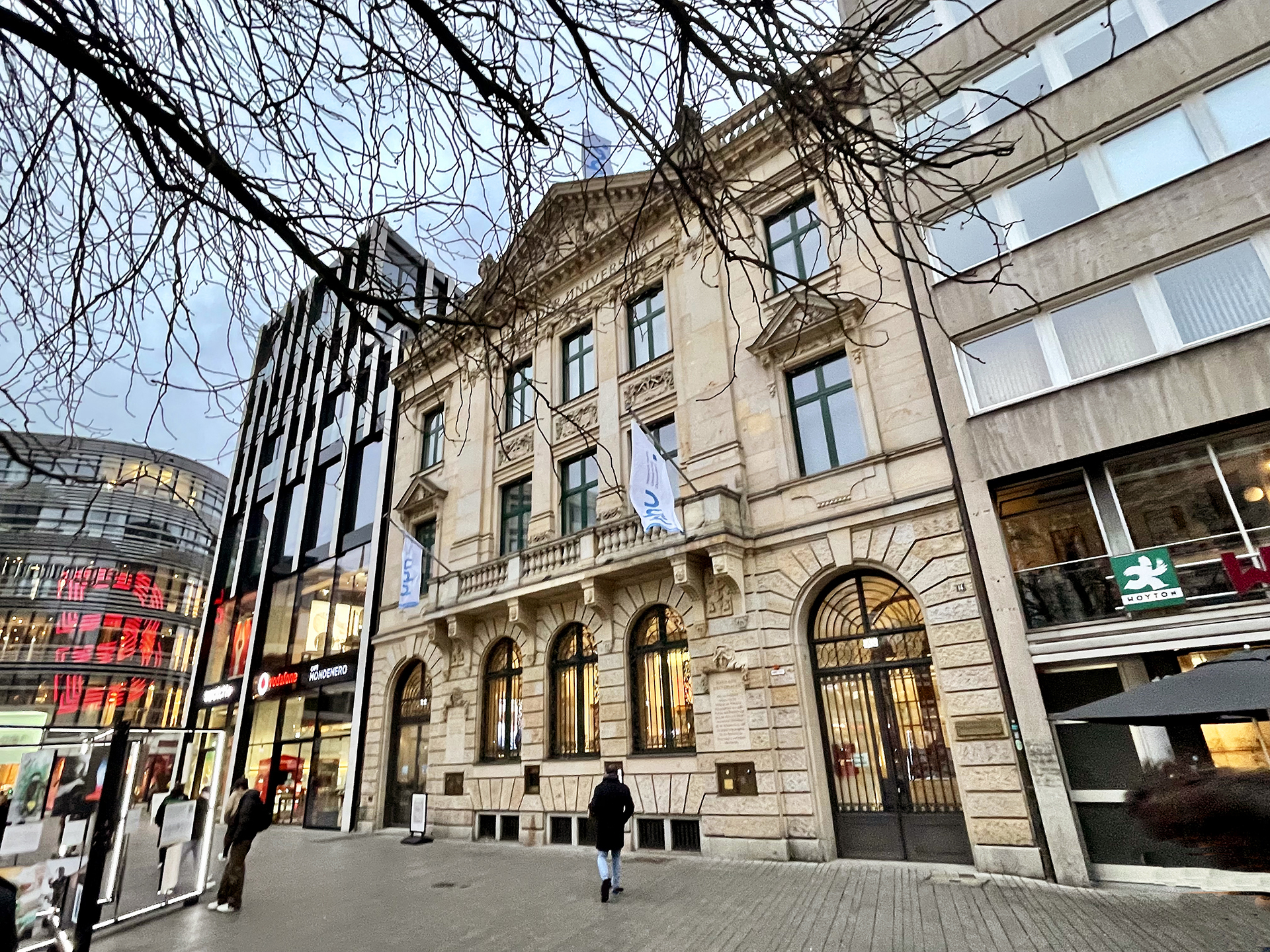 Das Haus der Universität am Schadowplatz